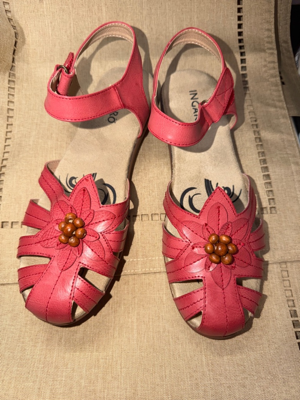 Ingaro Women’s Pink Floral Leather Sandals size 10